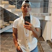 Estudiante universitario, imparte clase de matemáticas e inglés a niñas y niños